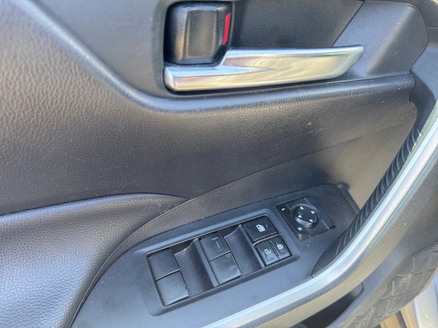 Used 2021 Toyota RAV4 XLE FWD image 13