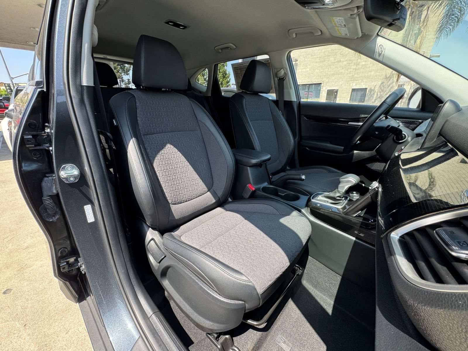 Used 2025 Kia Seltos S FWD image 37