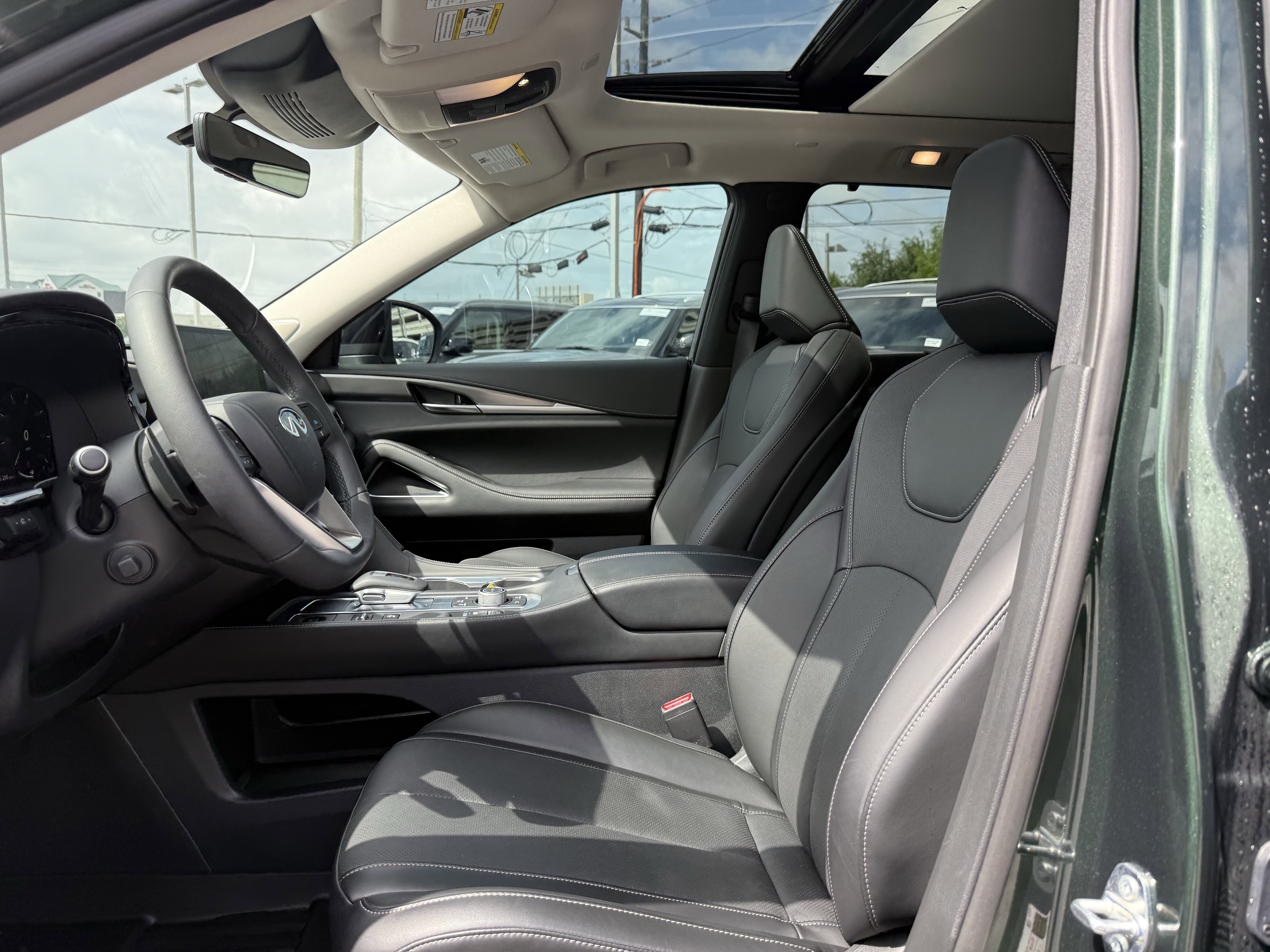 Certified 2026 INFINITI QX60 Luxe w/ Cargo Package FWD image 12