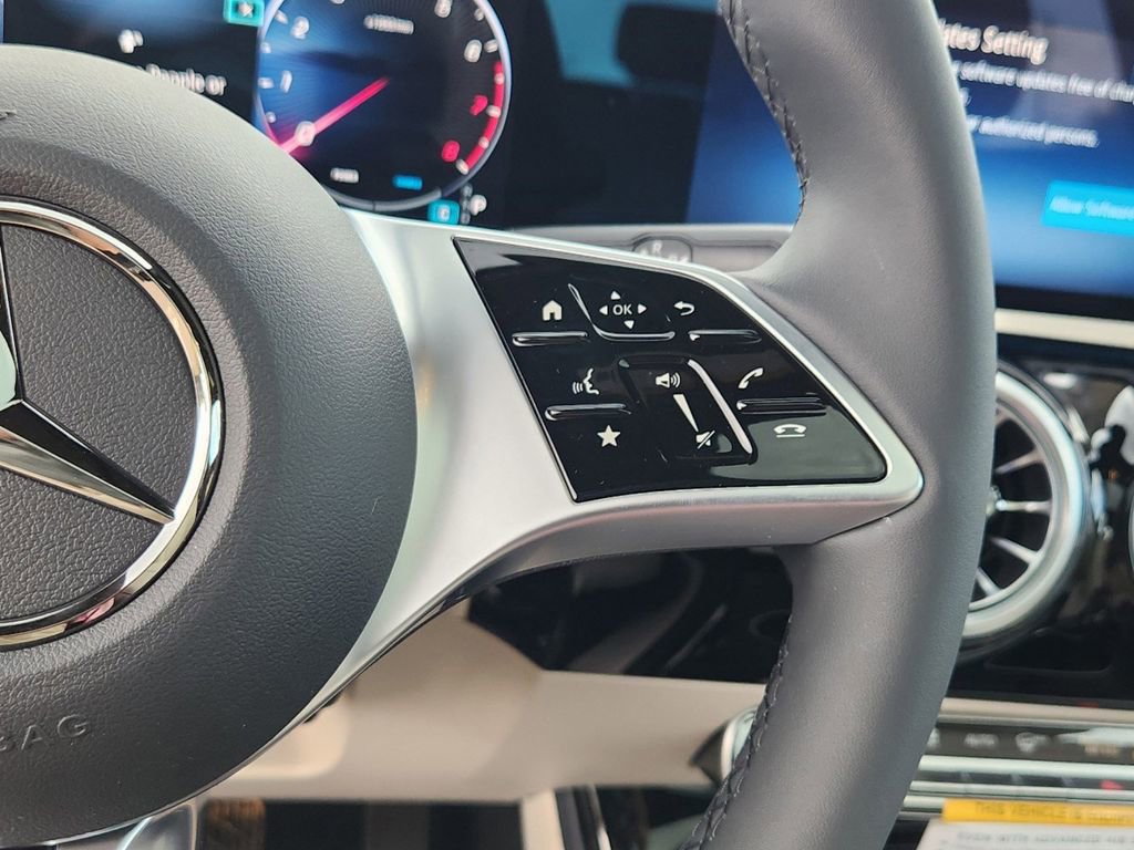 Used 2025 Mercedes-Benz CLA 250 4MATIC image 21