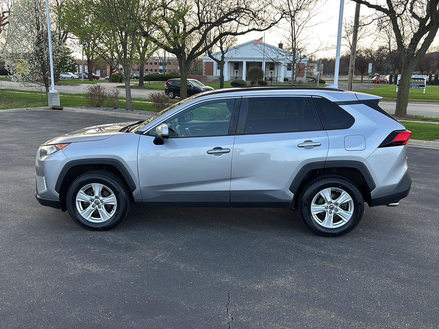 Used 2020 Toyota RAV4 XLE AWD/4WD image 16