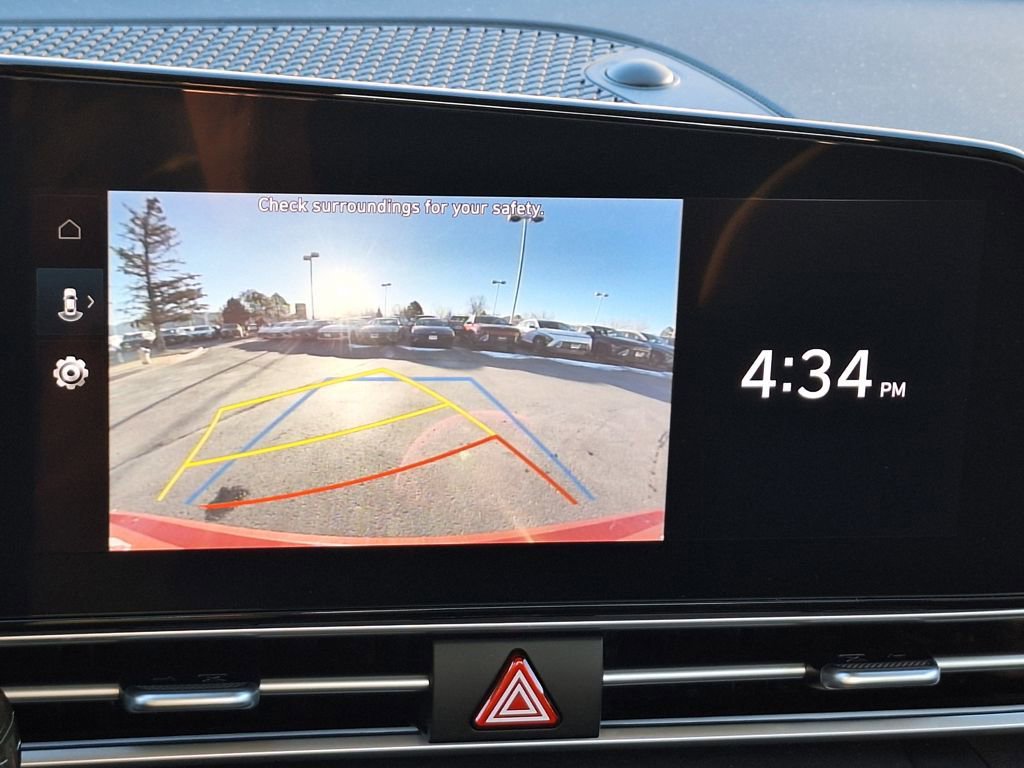 Used 2024 Hyundai Elantra Blue image 21