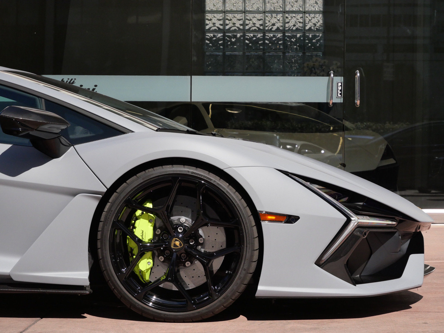 Used 2025 Lamborghini Revuelto AWD/4WD image 9
