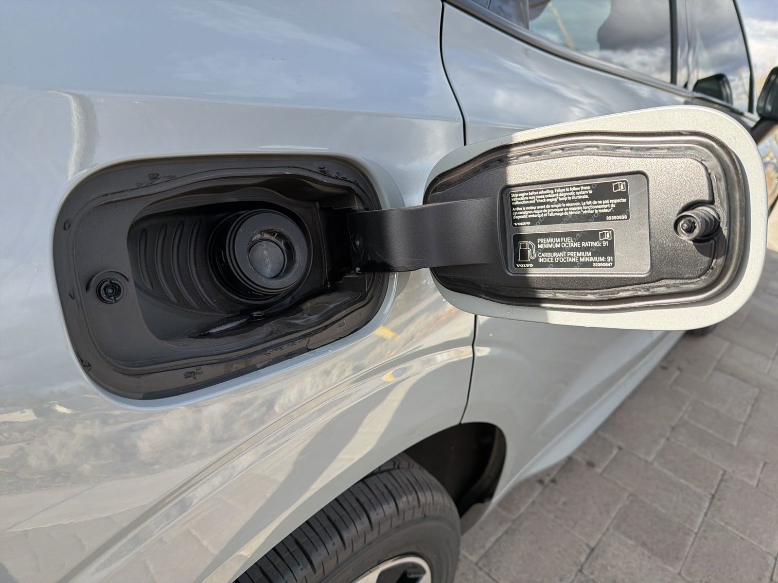 Certified 2025 Volvo XC60 T8 Plus w/ Protection Package Premier image 13