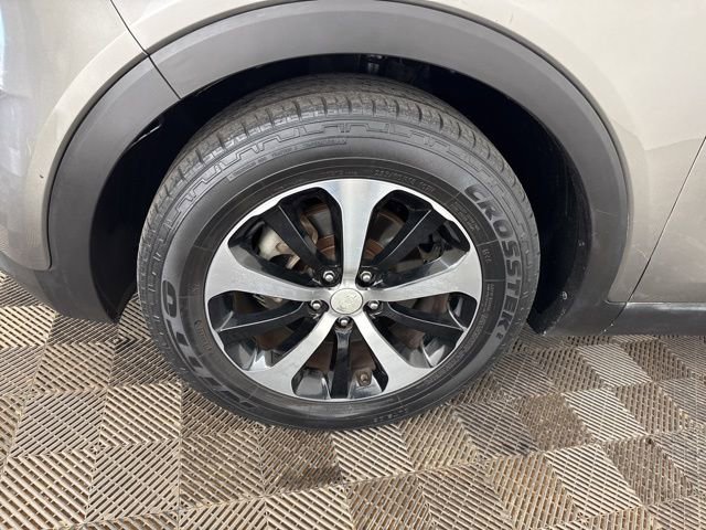 Used 2016 Kia Sorento EX image 24