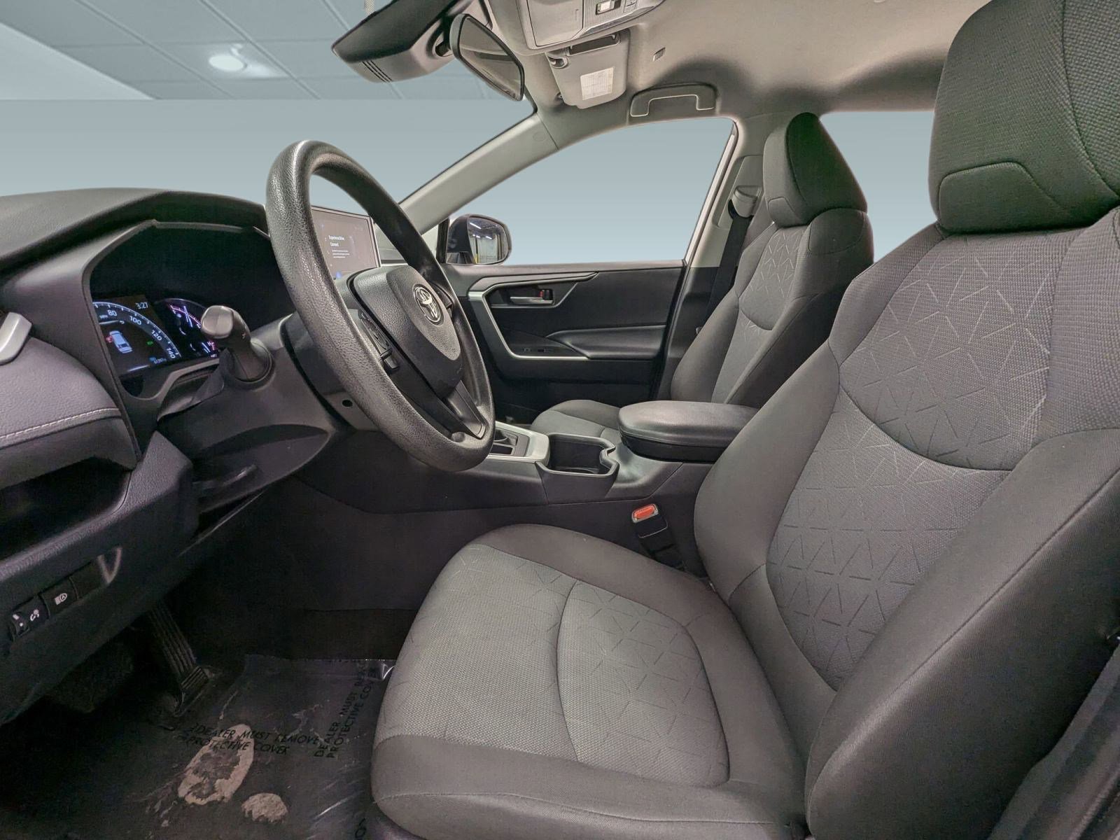 Used 2023 Toyota RAV4 XLE image 4