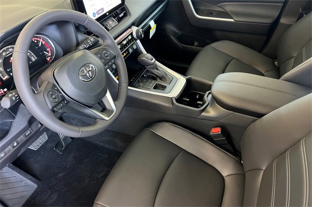 Used 2025 Toyota RAV4 XLE Premium image 8