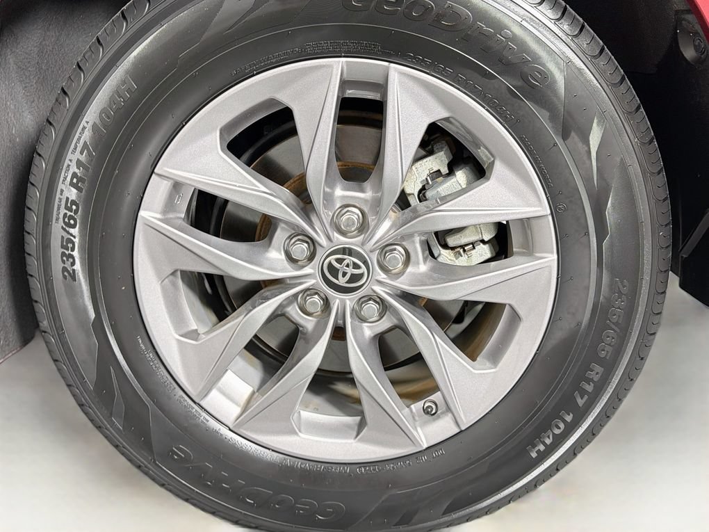 Used 2021 Toyota Sienna XLE FWD image 32