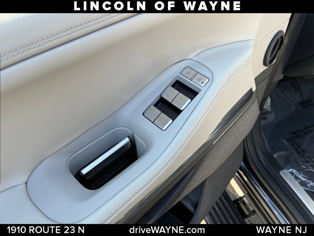 Used 2026 Lincoln Navigator Reserve AWD/4WD image 13