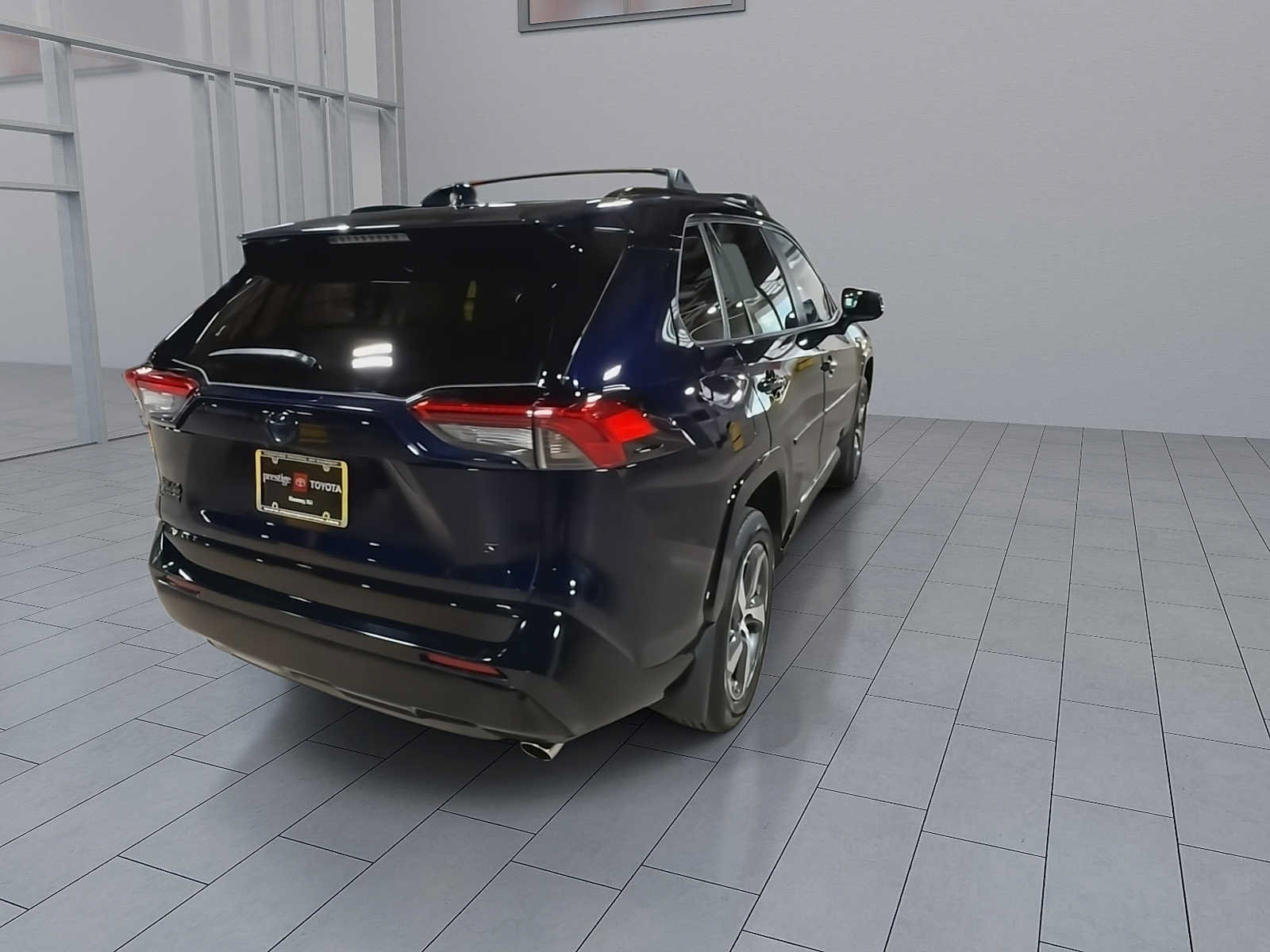 Used 2021 Toyota RAV4 SE w/ Weather & Moonroof Package AWD/4WD image 8