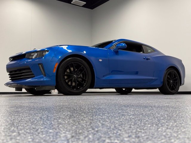 Used 2018 Chevrolet Camaro LT w/ Technology Package RWD image 6