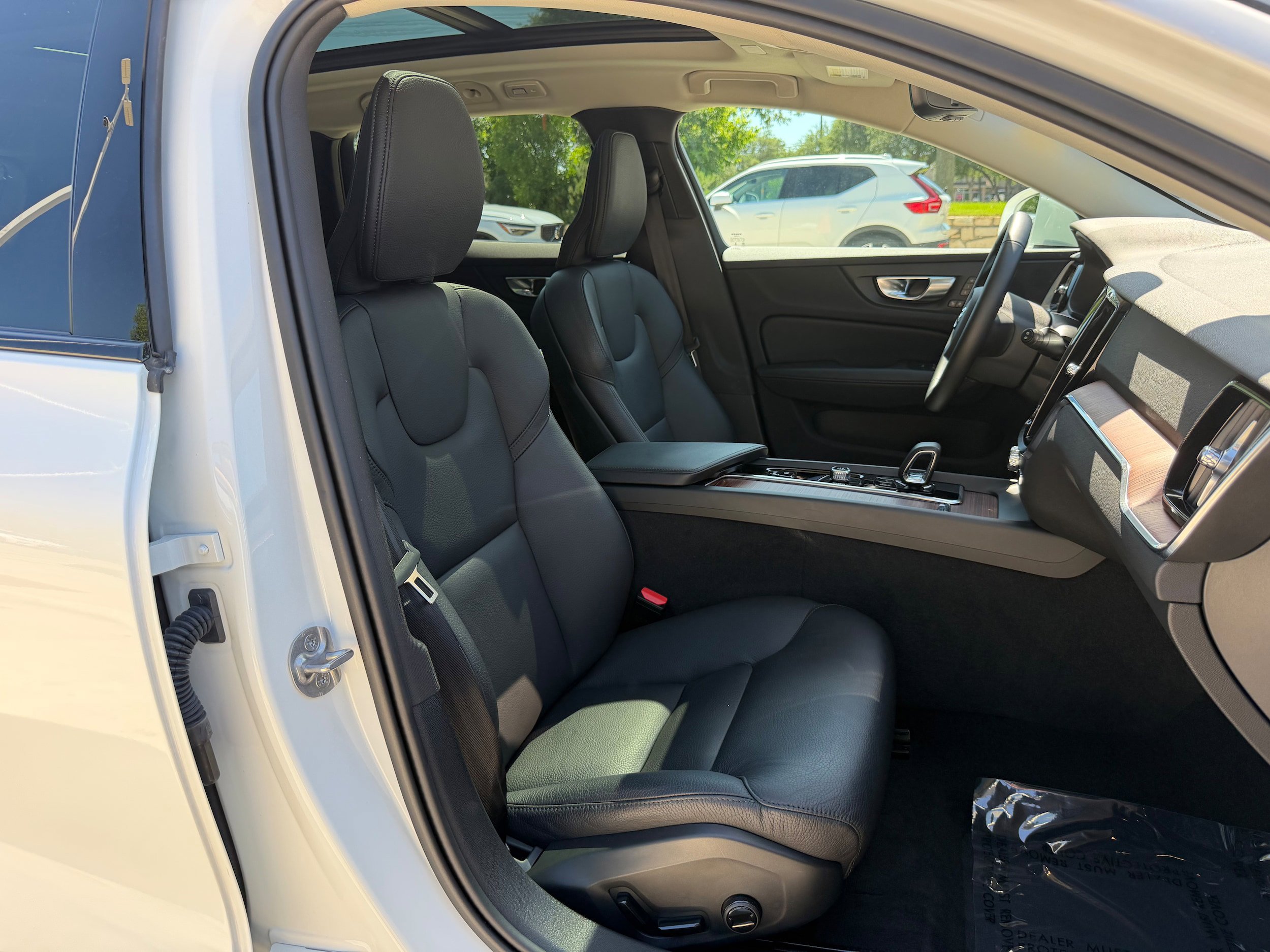 Certified 2025 Volvo V60 B5 Cross Country Plus AWD/4WD image 10