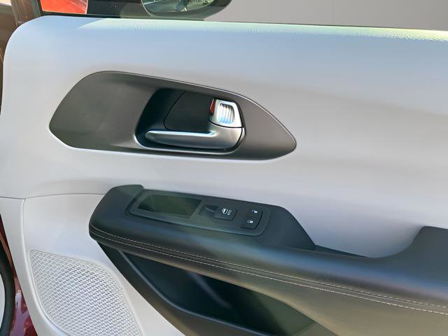 Used 2020 Chrysler Pacifica Touring-L Plus w/ Advanced Safetytec Group image 34