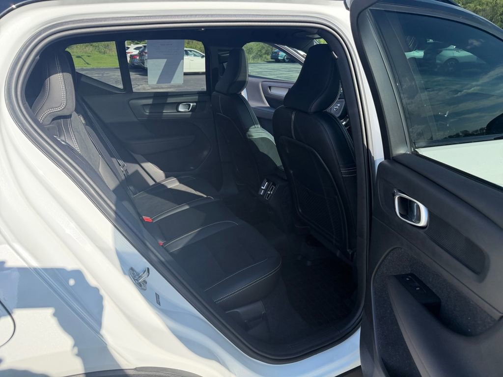 Used 2020 Volvo XC40 T5 R-Design w/ Protection Package Premier AWD/4WD image 27
