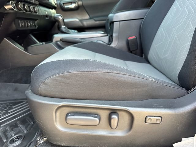 Used 2022 Toyota Tacoma TRD Off-Road AWD/4WD image 14