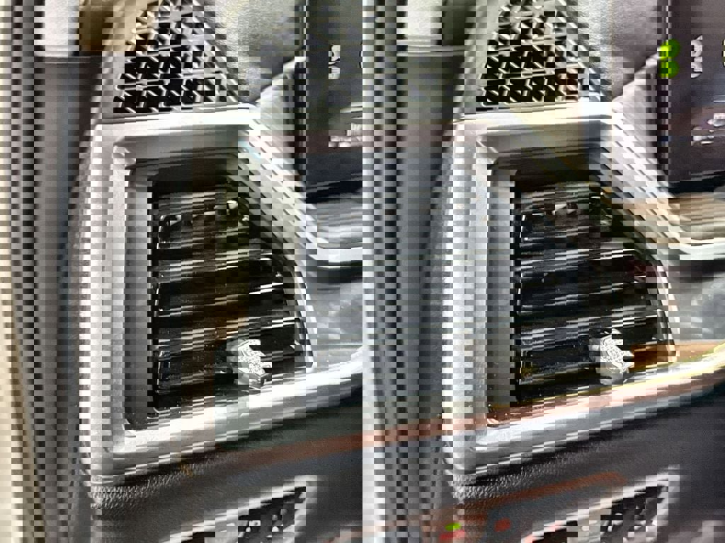 Used 2023 BMW X7 xDrive40i w/ Executive Package image 15