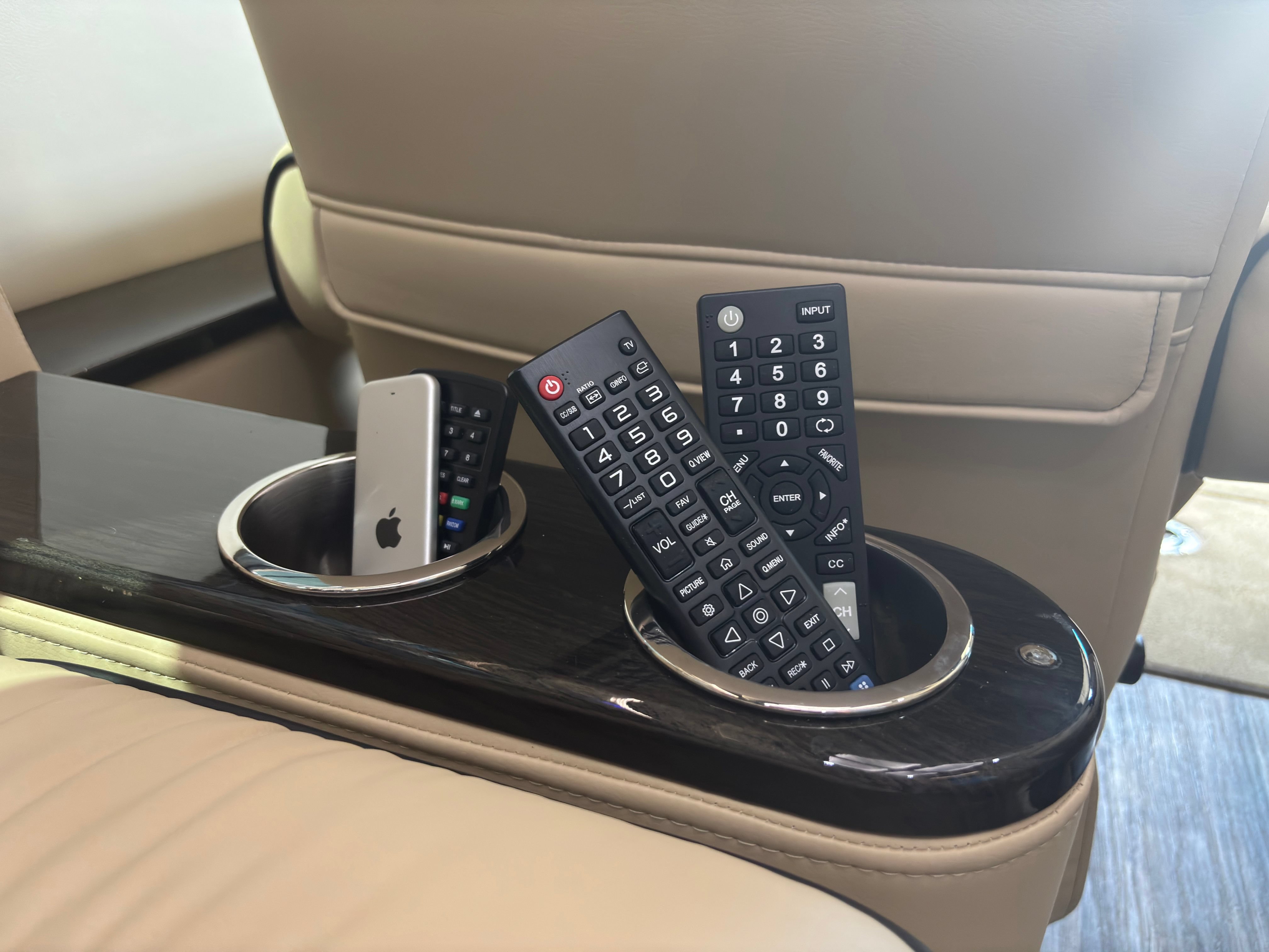 Used 2020 Mercedes-Benz Sprinter 2500 w/ Windows All Around Package image 57