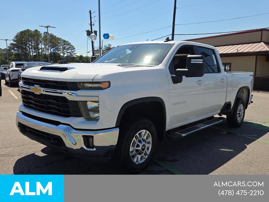 Used 2025 Chevrolet Silverado 2500 LT w/ Convenience Package AWD/4WD image 3