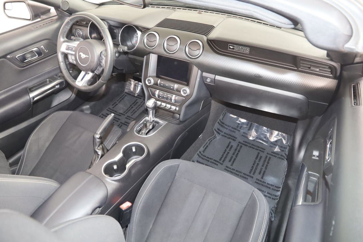 Used 2020 Ford Mustang Convertible RWD image 13