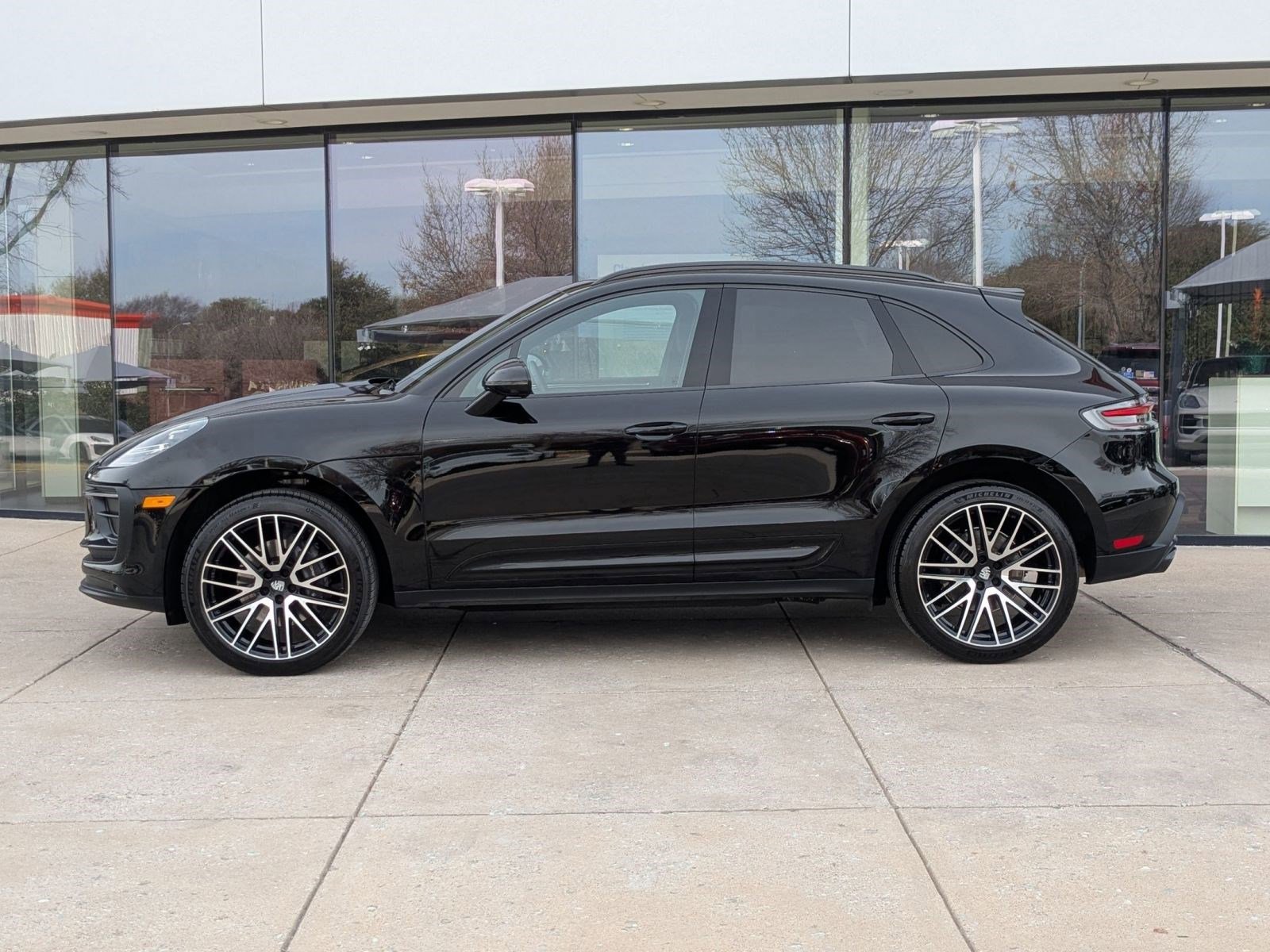 Certified 2025 Porsche Macan video 2