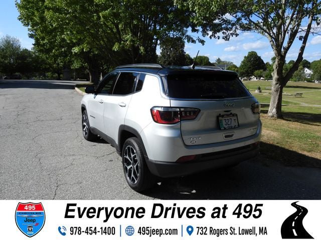 Used 2025 Jeep Compass Limited AWD/4WD image 3