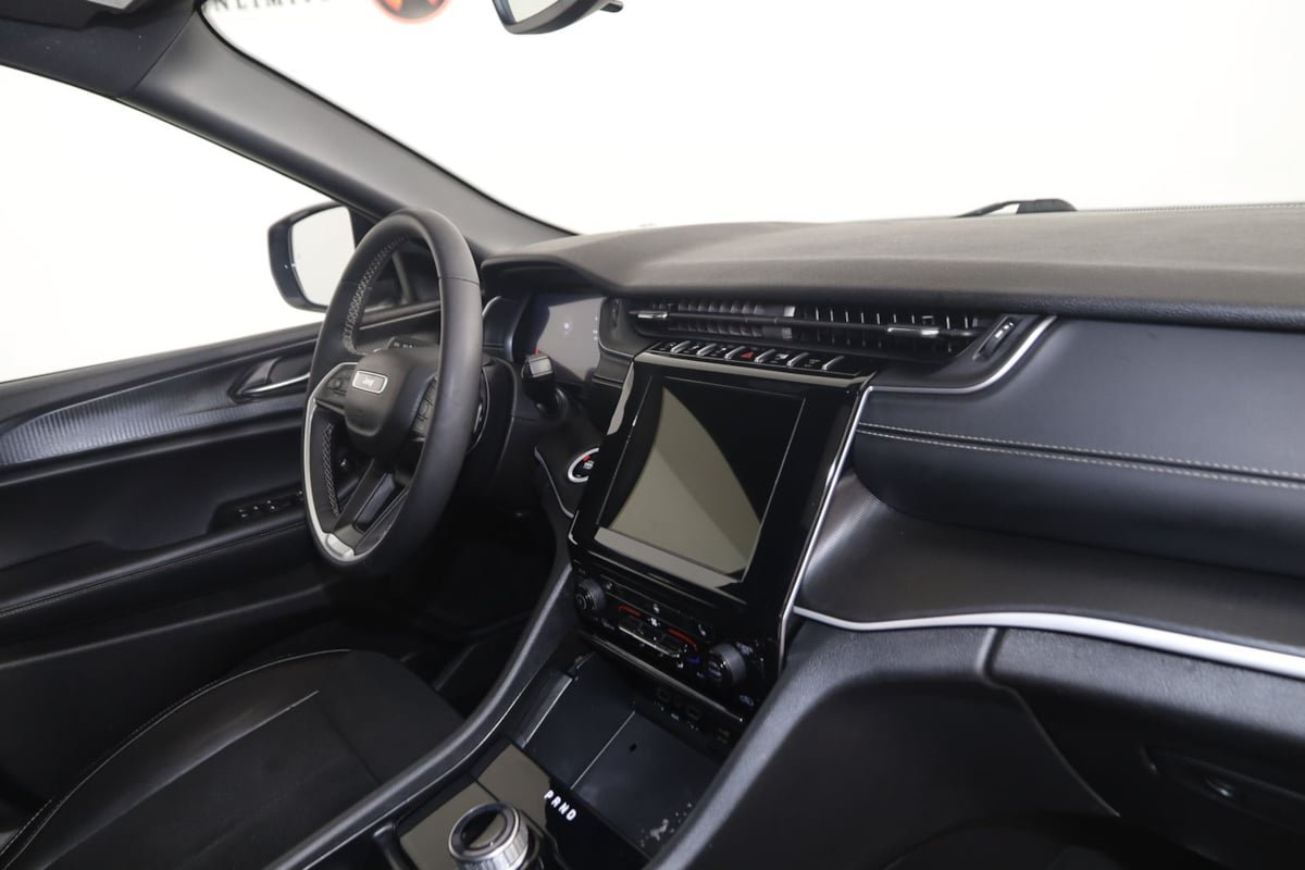 Used 2024 Jeep Grand Cherokee L Altitude AWD/4WD image 39