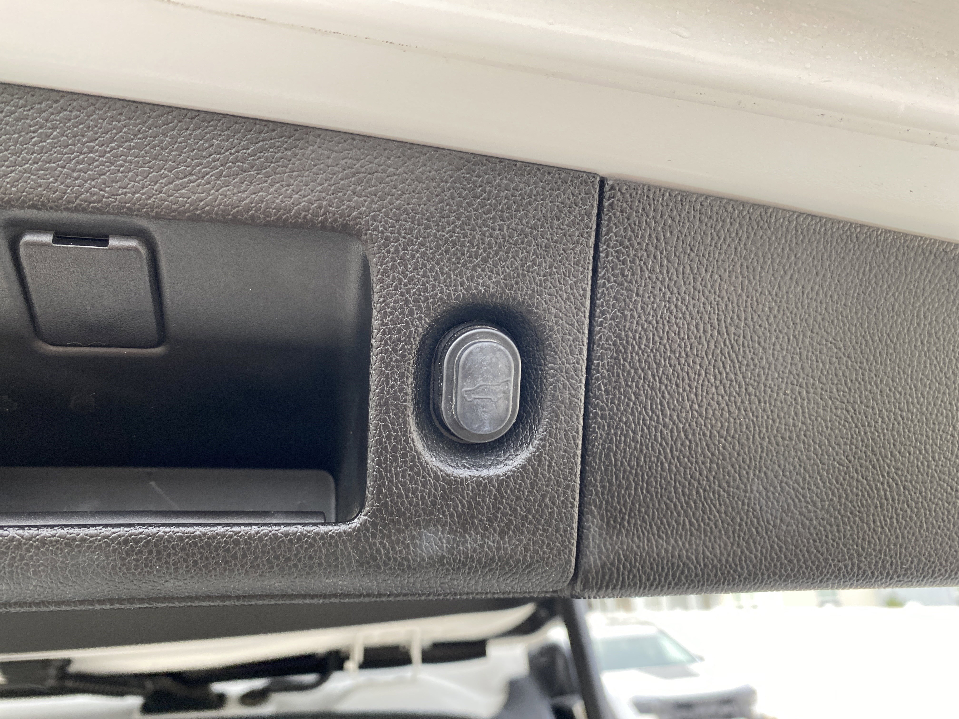 Used 2019 Chevrolet Suburban LT image 40