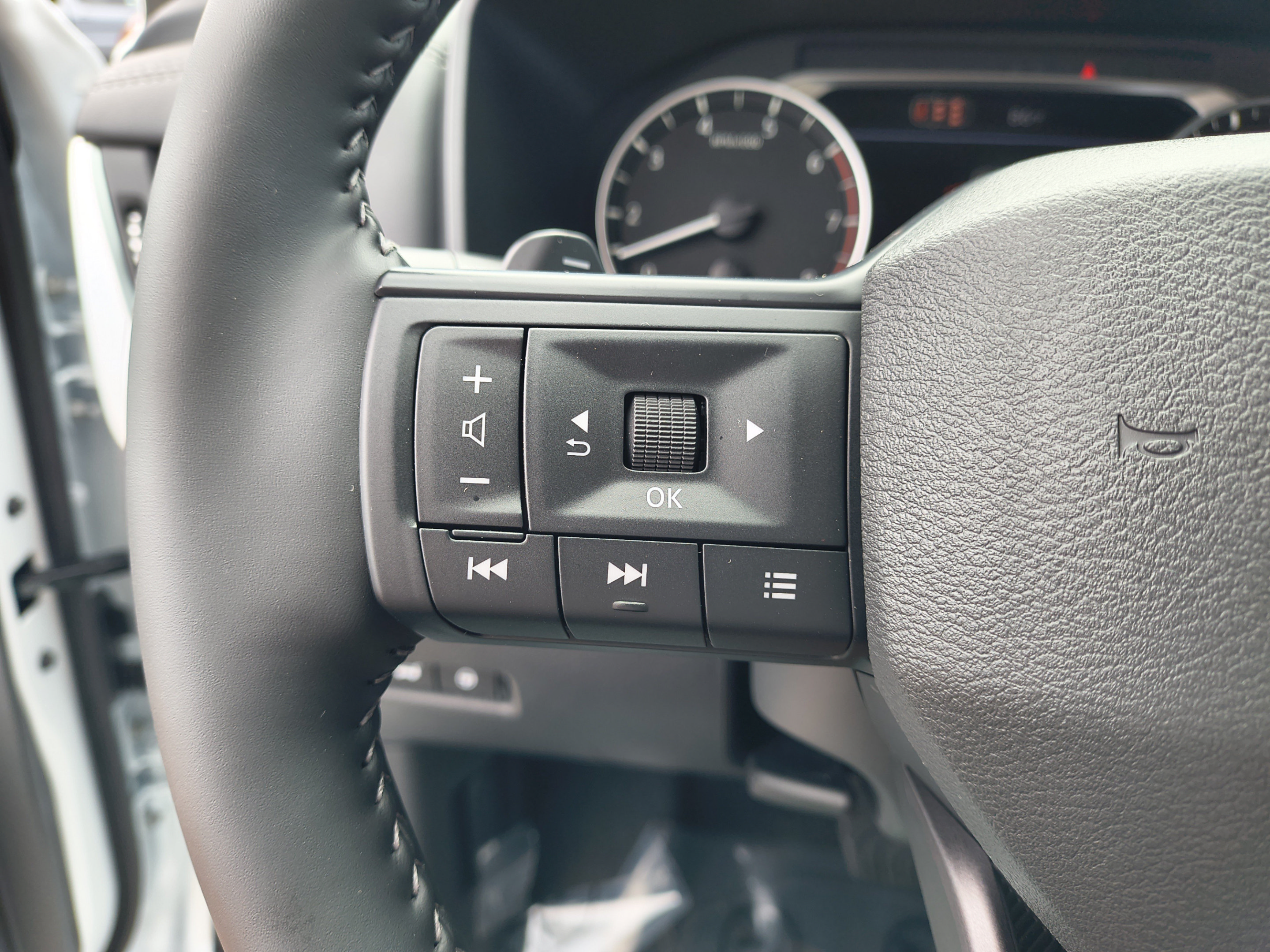 New 2026 Nissan Rogue SV FWD image 30