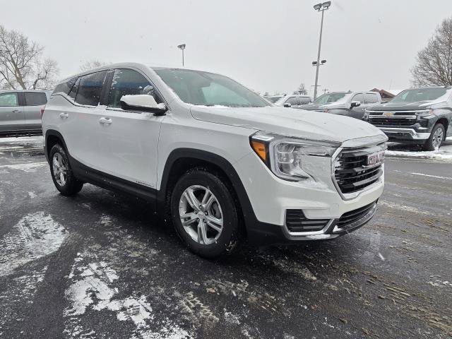 Used 2023 GMC Terrain SLE image 2
