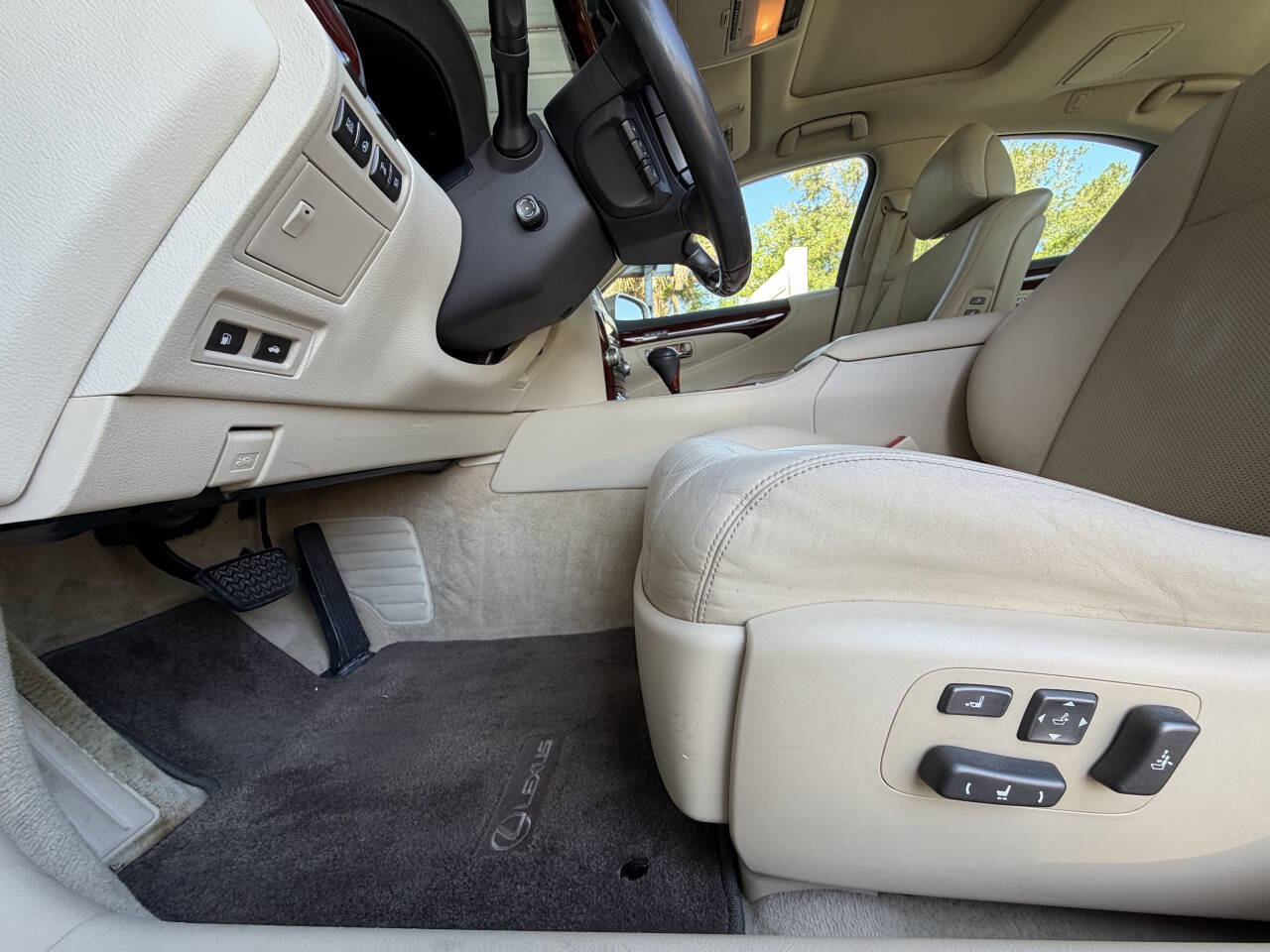 Used 2012 Lexus LS 460 w/ Comfort Pkg RWD image 11