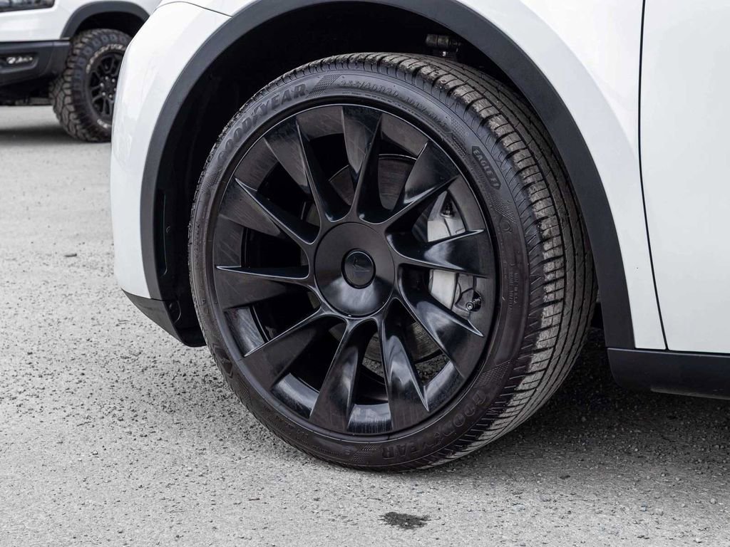 Used 2023 Tesla Model Y Long Range image 7