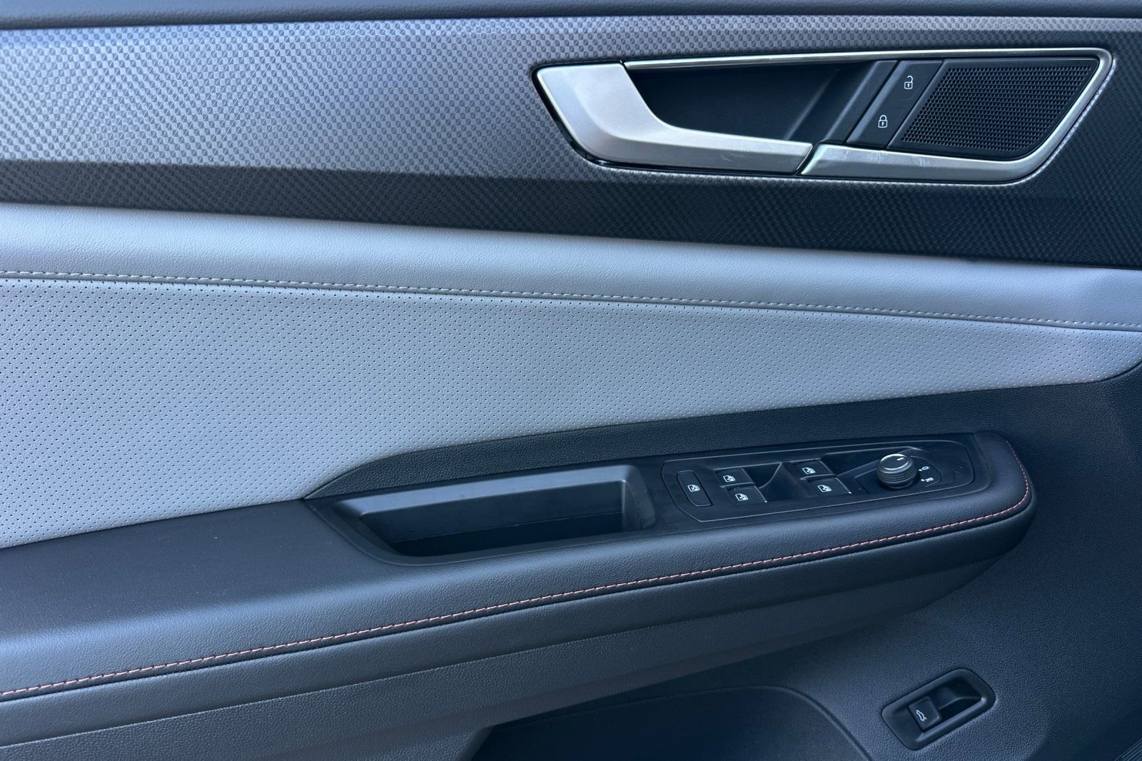 New 2025 Volkswagen Atlas Peak Edition SE image 11