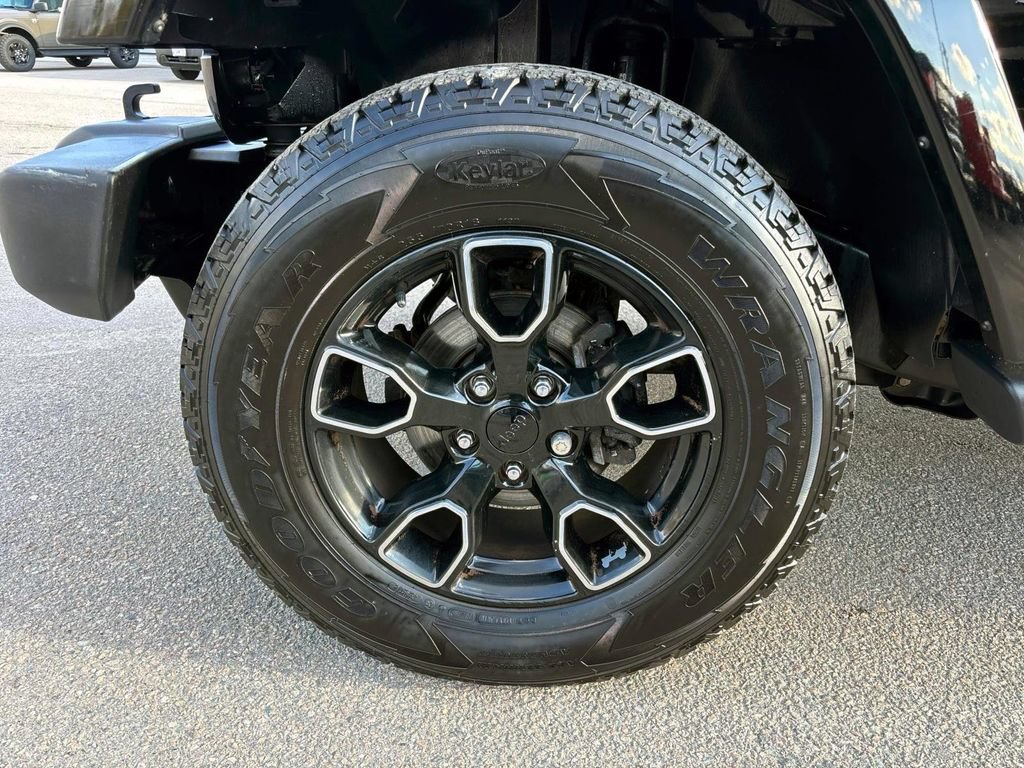Used 2017 Jeep Wrangler Unlimited Sahara AWD/4WD image 7