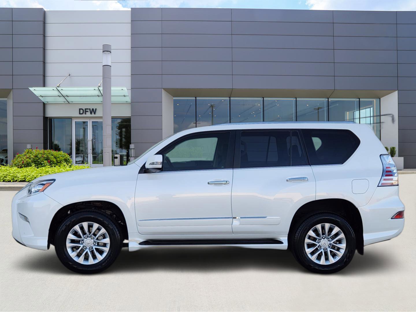 Used 2017 Lexus GX 460 image 3