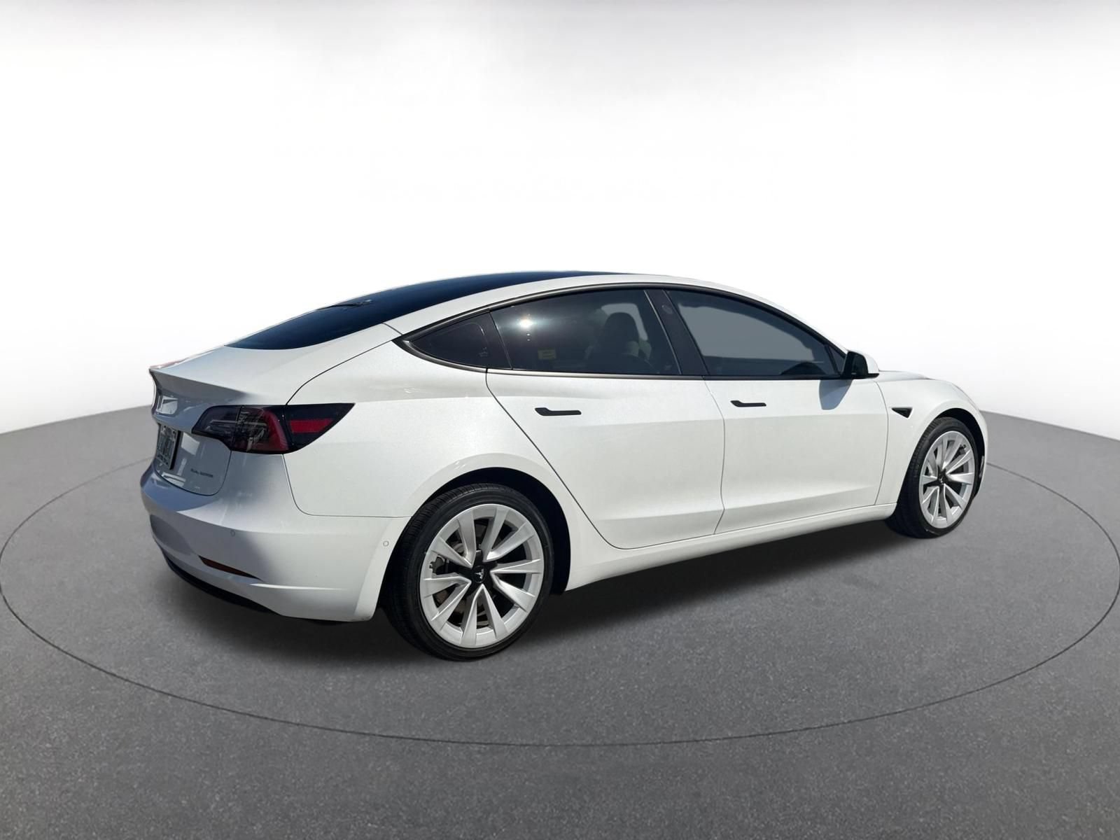 Used 2022 Tesla Model 3 Long Range AWD/4WD image 7