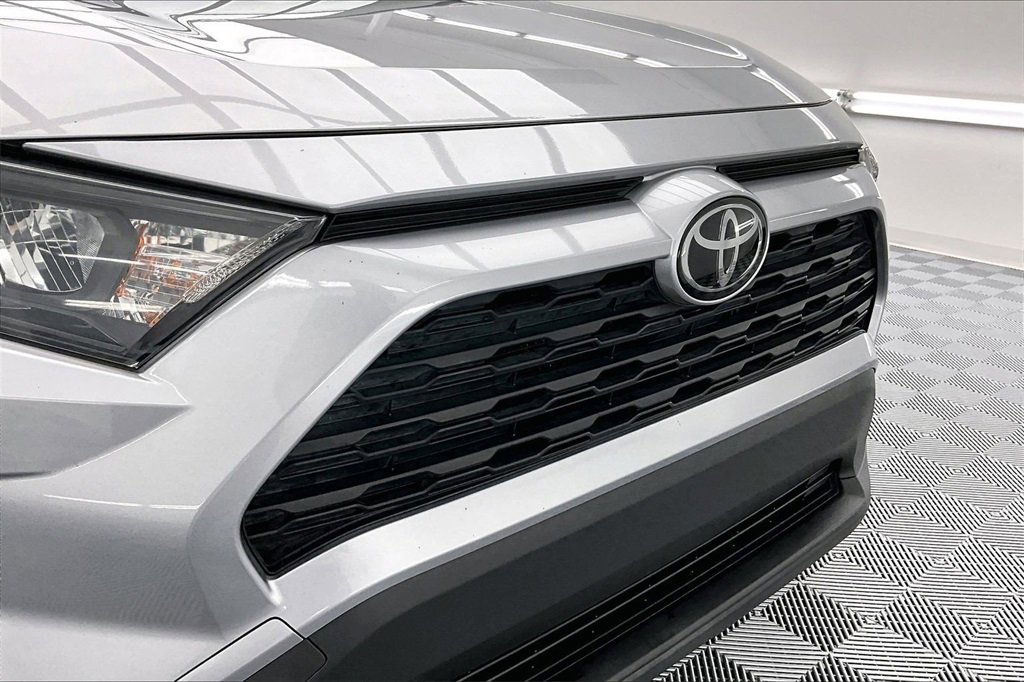 Used 2019 Toyota RAV4 LE image 28