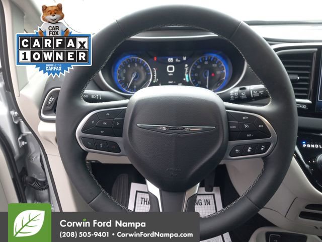 Used 2024 Chrysler Pacifica Touring-L image 14