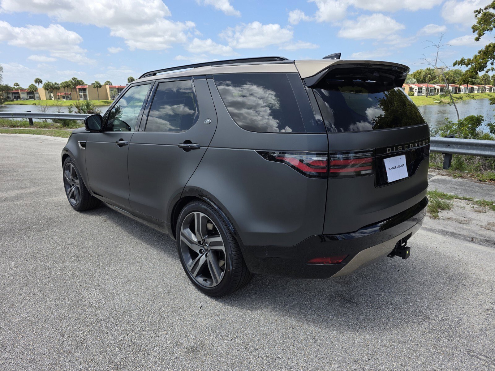 New 2026 Land Rover Discovery Limited Edition AWD/4WD image 2