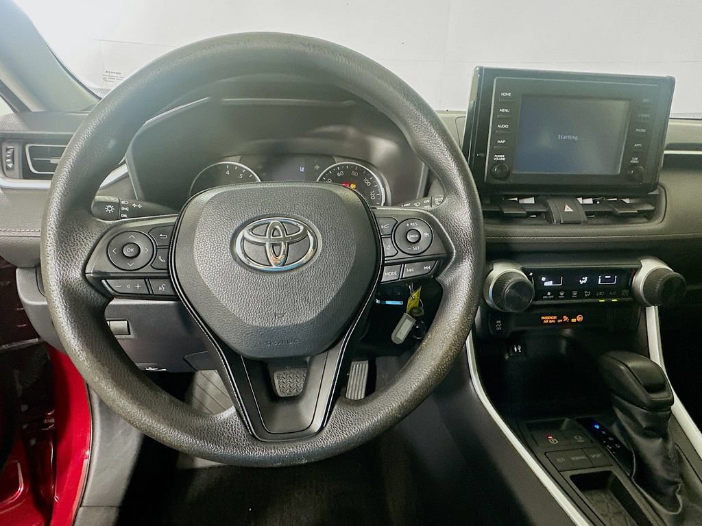 Used 2019 Toyota RAV4 LE FWD image 11