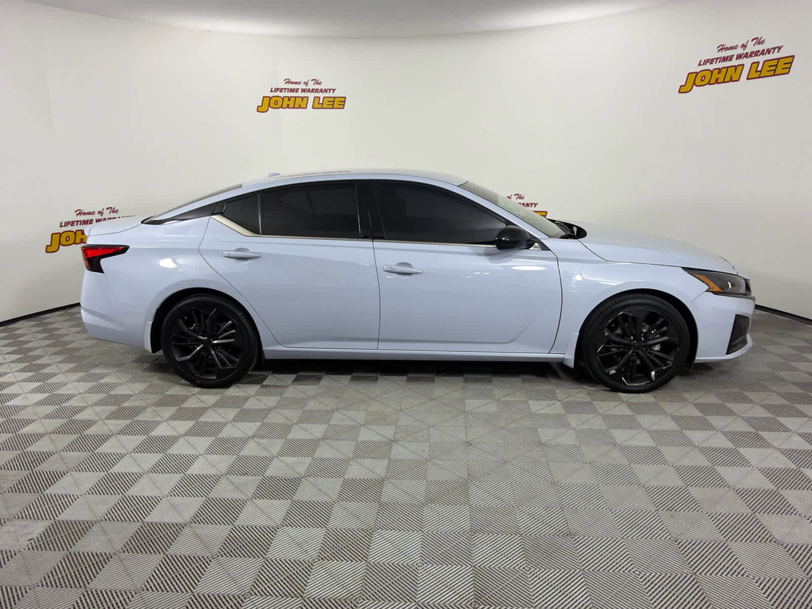 Used 2023 Nissan Altima 2.5 SR FWD image 6