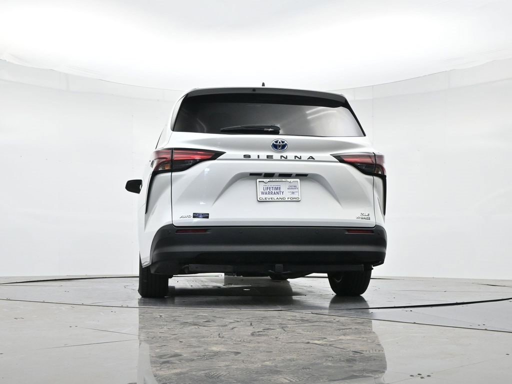 Used 2022 Toyota Sienna XLE image 36