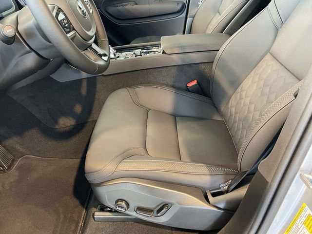 Used 2025 Volvo XC90 B6 Plus image 6