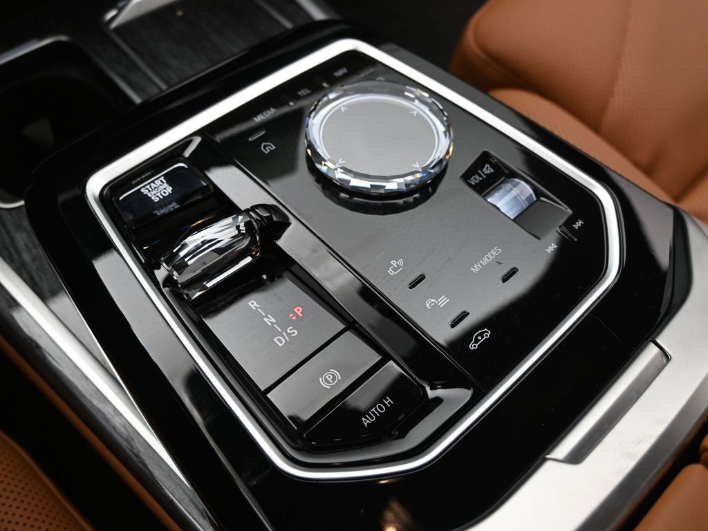 Used 2023 BMW 740i w/ Parking Assistance Package image 18