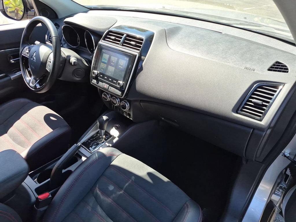 Used 2025 Mitsubishi Outlander Sport SE AWD/4WD image 32