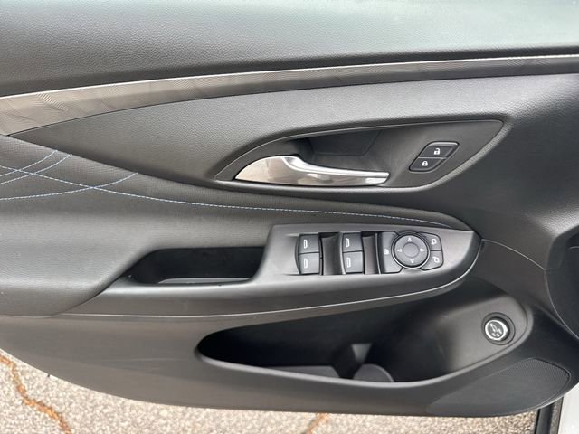 Used 2024 Buick Envista Sport Touring w/ Convenience I Package FWD image 21