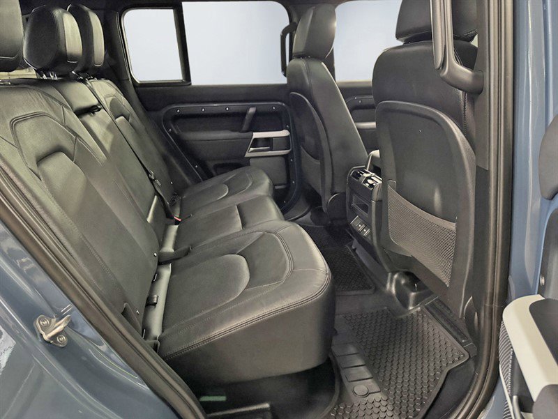 Used 2023 Land Rover Defender 110 SE image 23