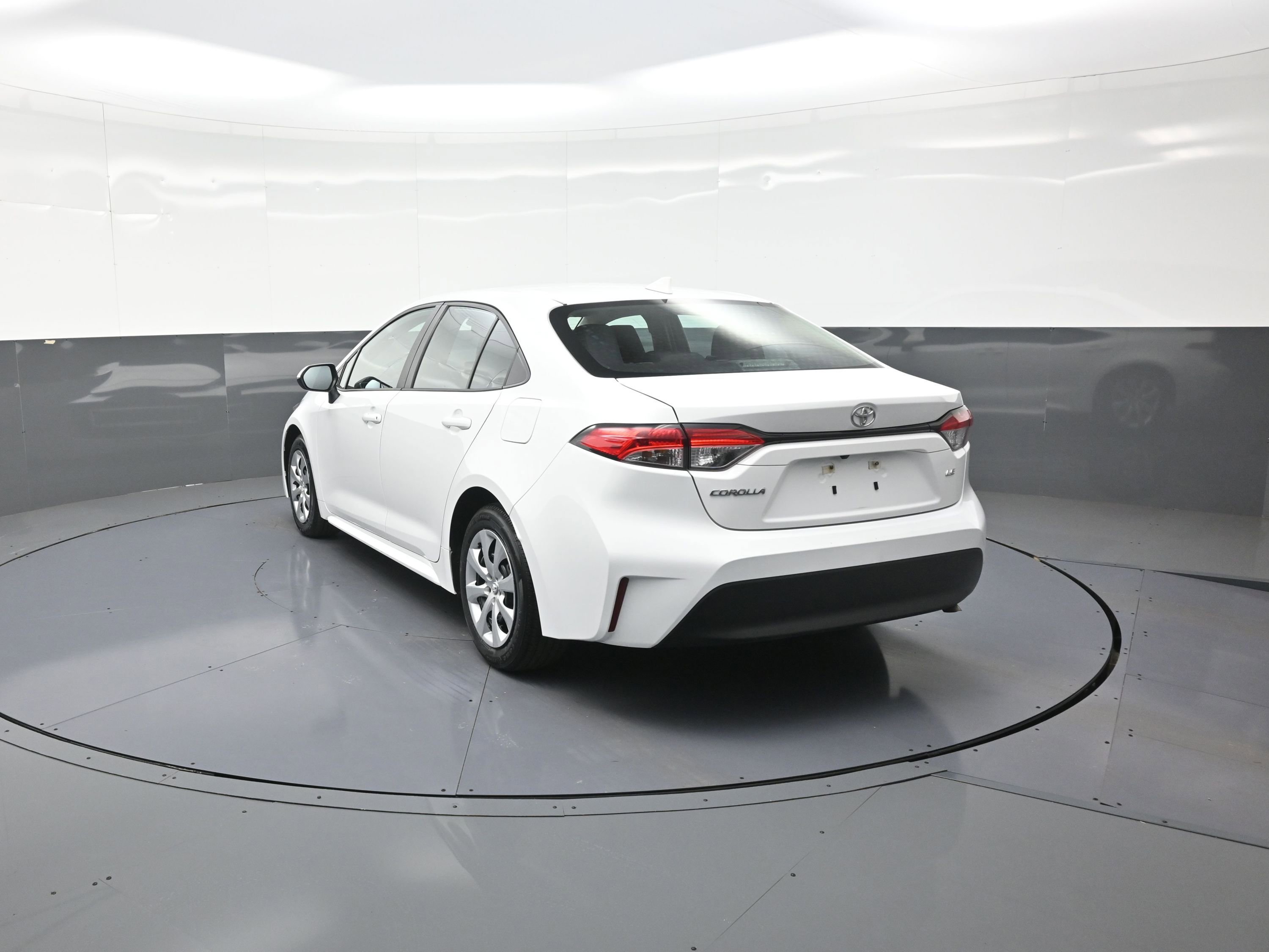 Used 2023 Toyota Corolla LE image 5
