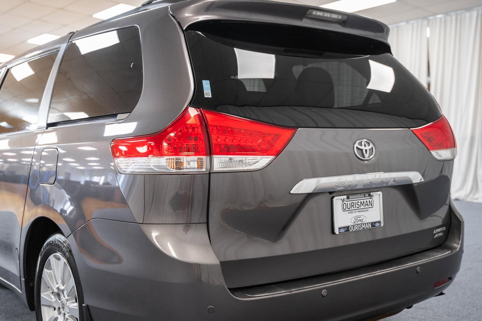 Used 2011 Toyota Sienna Limited w/ Premium Pkg image 6