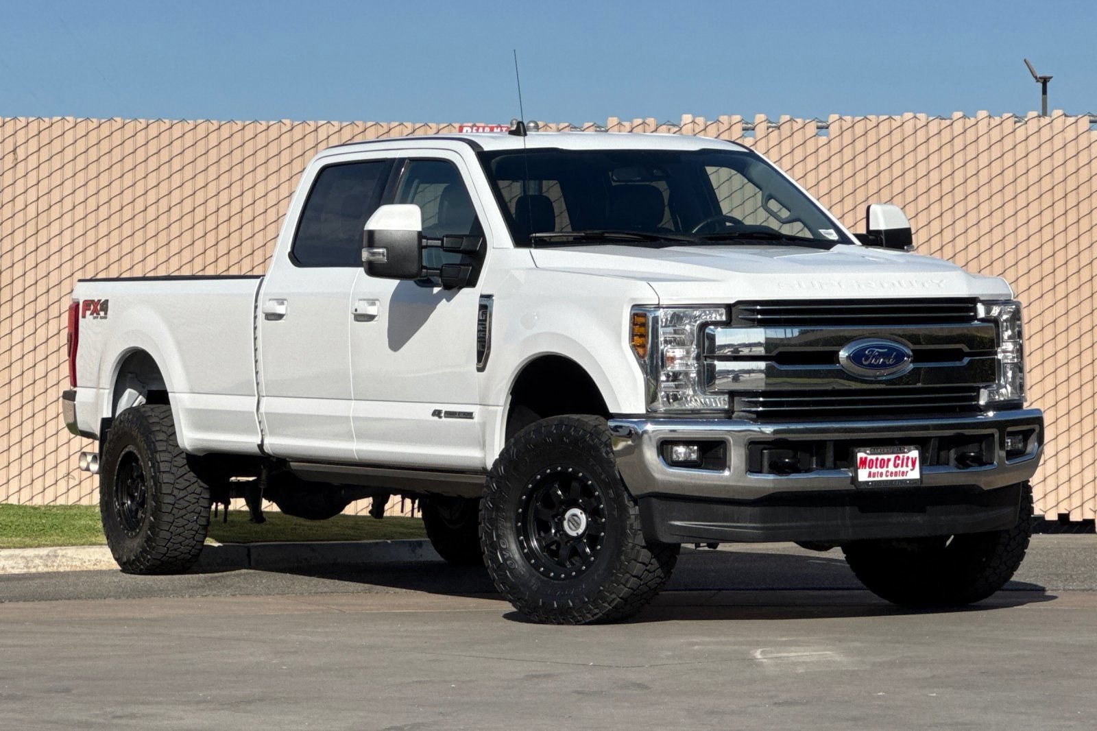Used 2019 Ford F250 Lariat w/ Lariat Ultimate Package AWD/4WD image 2