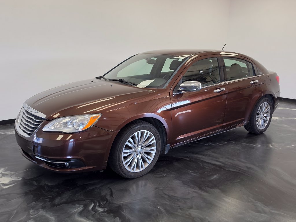 Used 2013 Chrysler 200 Limited FWD image 18